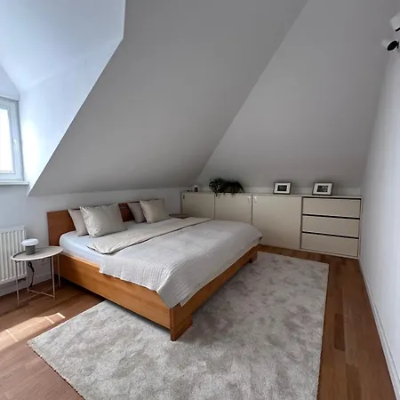 Apartman Danube&castle Retreat Apartment, 70m2 *