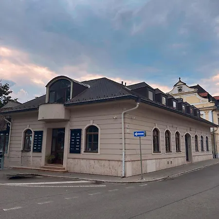 Apartman Danube&castle Retreat Apartment, 70m2 *